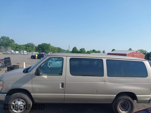 2013 Ford Econoline Passenger XL z VIN 1FBNE3BL6DDA78219, wystawiony jako IAAI lot #42511510 z przebiegiem 279 865 mil mil oraz . Historia ofert i sprzedaży dostępna na DreamBid. Obrazek 14.