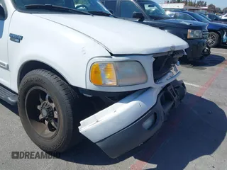 2000 Ford Expedition XLT with VIN 1FMRU1568YLB31018, listed as a IAAI auction lot 41993546 with 1 mi miles. Bid and sale history available at carsss.com. Image 18.