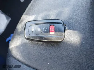 2020 Toyota Highlander XLE with VIN 5TDGZRBH0LS003381, listed as a IAAI auction lot 41953485 with 97,057 mi miles. Bid and sale history available at carsss.com. Image 11.