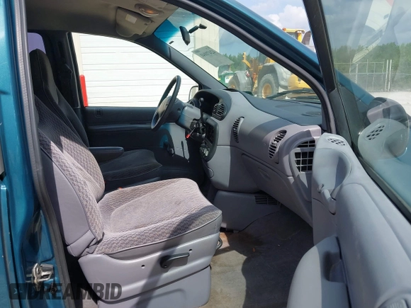 2000 Dodge Caravan with VIN 2B4FP25B8YR708751, listed as a IAAI auction lot 42471041 with 200,820 mi miles and . Bid and sale history available at DreamBid. Image 5.