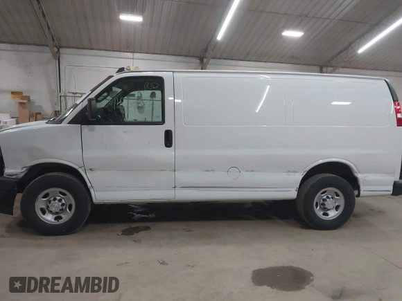 2018 Chevrolet Express Cargo Van with VIN 1GCWGAFP2J1336051, listed as a IAAI auction lot 41832327 with 189,464 mi miles. Bid and sale history available at carsss.com. Image 14.