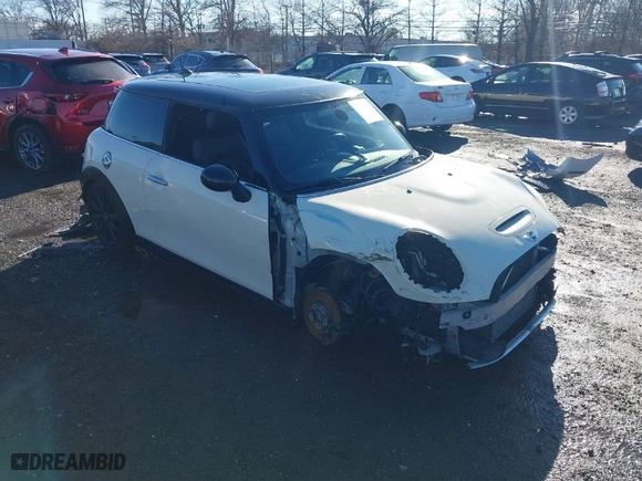 2015 MINI Cooper Hardtop S with VIN WMWXP7C5XFT740279, listed as a IAAI auction lot 41212007 with NaN miles. Bid and sale history available at carsss.com. Image 1.