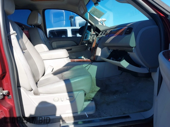 2008 Chevrolet Tahoe LTZ с VIN 1GNFK13008J206177, выставлен на аукционе IAAI как лот 41378878 с пробегом 202 996 миль миль и . История ставок и продаж доступна на DreamBid. Изображение 5.