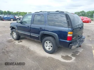 2005 Chevrolet Tahoe LS z VIN 1GNEK13T75J104358, wystawiony jako IAAI lot #42456378 z przebiegiem 213 558 mil mil oraz . Historia ofert i sprzedaży dostępna na DreamBid. Obrazek 3.