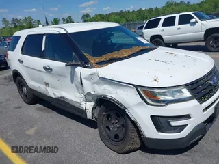 2017 Ford Police Interceptor Utility z VIN 1FM5K8ARXHGA04700, wystawiony jako IAAI lot #41942683 z przebiegiem 120 594 mil mil oraz . Historia ofert i sprzedaży dostępna na DreamBid. Obrazek 1.