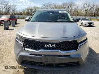 2022 Kia Sorento LX z VIN 5XYRG4LC2NG076613, wystawiony jako Copart lot #47830665 z przebiegiem 61 783 mil mil oraz Szkoda całkowita • Salvage title. Historia ofert i sprzedaży dostępna na DreamBid. Obrazek 5.