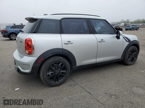 2015 MINI Countryman S z VIN WMWZC3C58FWT06471, wystawiony jako Copart lot #57570585 z przebiegiem 101 963 mil mil oraz Tytuł czysty. Historia ofert i sprzedaży dostępna na DreamBid. Obrazek 3.