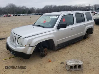 2013 Jeep Patriot Latitude with VIN 1C4NJPFB9DD146531, listed as a Copart auction lot 44819775 with 220,396 mi miles and Salvage Title. Bid and sale history available at carsss.com. Image 1.
