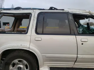 2001 Ford Explorer z VIN 1FMZU85P51ZA00343, wystawiony jako Copart lot #85793084 z przebiegiem Nie podano mil oraz Nie do naprawy • Non repairable. Historia ofert i sprzedaży dostępna na DreamBid. Obrazek 12.