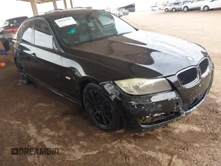2011 BMW 3 Series 328i z VIN WBAPH7C54BA801967, wystawiony jako IAAI lot #42036369 z przebiegiem 110 830 mil mil oraz . Historia ofert i sprzedaży dostępna na DreamBid. Obrazek 1.