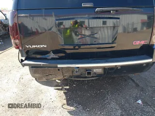 2007 GMC Yukon SLE with VIN 1GKFC13037R177798, listed as a IAAI auction lot 42031747 with 222,204 mi miles and . Bid and sale history available at DreamBid. Image 6.