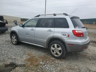 2005 Mitsubishi Outlander XLS with VIN JA4LX41F35U002094, listed as a Copart auction lot 42575725 with 276,096 mi miles and Salvage Title. Bid and sale history available at carsss.com. Image 2.