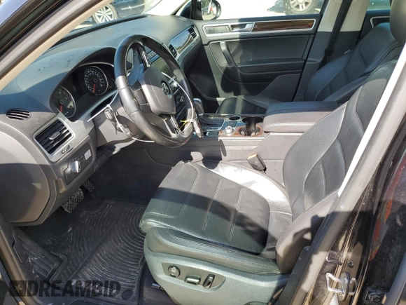 2015 Volkswagen Touareg Lux с VIN WVGEP9BP4FD004212, выставлен на аукционе Copart как лот 54021345 с пробегом 156 164 миль миль и Списание • Salvage title. История ставок и продаж доступна на DreamBid. Изображение 7.