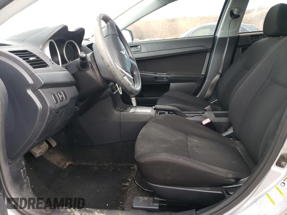 2010 Mitsubishi Lancer DE z VIN JA32U1FU2AU011815, wystawiony jako Copart lot #46727565 z przebiegiem 131 741 mil mil oraz Czysty tytuł • Clean title. Historia ofert i sprzedaży dostępna na DreamBid. Obrazek 7.