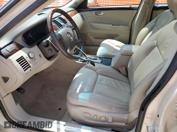 2011 Cadillac DTS Premium Collection z VIN 1G6KH5E62BU144403, wystawiony jako Copart lot #56494305 z przebiegiem 51 950 mil mil oraz Szkoda całkowita • Salvage title. Historia ofert i sprzedaży dostępna na DreamBid. Obrazek 7.