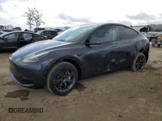 2025 Tesla Model Y Long Range z VIN 7SAYGDED8SF279304, wystawiony jako Copart lot #50902175 z przebiegiem 1 717 mil mil oraz Szkoda całkowita • Salvage title. Historia ofert i sprzedaży dostępna na DreamBid. Obrazek 1.