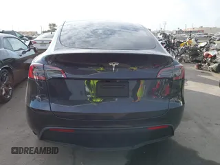 2025 Tesla Model Y Long Range with VIN 7SAYGDED6SF229498, listed as a IAAI auction lot 41086718 with 509 mi miles and . Bid and sale history available at DreamBid. Image 17.