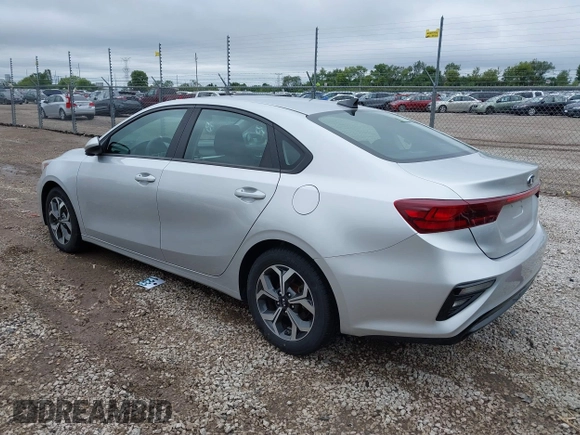 2021 Kia Forte FE z VIN 3KPF24AD6ME286740, wystawiony jako IAAI lot #40040318 z przebiegiem 60 179 mil mil oraz . Historia ofert i sprzedaży dostępna na DreamBid. Obrazek 3.