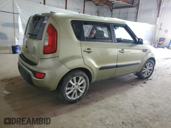2013 Kia Soul + z VIN KNDJT2A61D7496157, wystawiony jako Copart lot #49420285 z przebiegiem Nie podano mil oraz Szkoda całkowita • Salvage title. Historia ofert i sprzedaży dostępna na DreamBid. Obrazek 3.