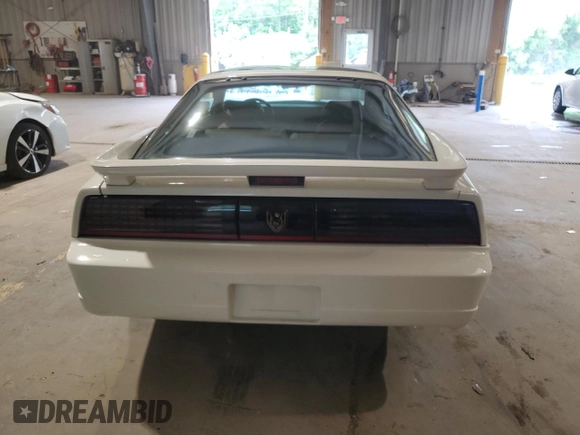1989 Pontiac Firebird z VIN 1G2FW2180KL256119, wystawiony jako Copart lot #56474875 z przebiegiem 81 176 mil mil oraz Szkoda całkowita • Salvage title. Historia ofert i sprzedaży dostępna na DreamBid. Obrazek 6.