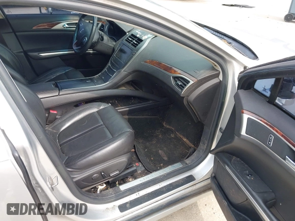 2013 Lincoln MKZ z VIN 3LN6L2G95DR828063, wystawiony jako IAAI lot #42398124 z przebiegiem 158 626 mil mil oraz . Historia ofert i sprzedaży dostępna na DreamBid. Obrazek 5.