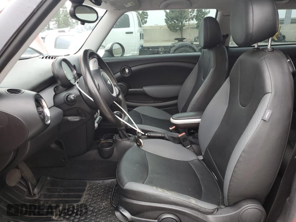 2009 MINI Hardtop with VIN WMWMF33529TW77066, listed as a Copart auction lot 55321915 with 139,901 mi miles and Clean Title. Bid and sale history available at DreamBid. Image 7.
