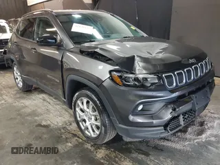 2022 Jeep Compass Latitude Lux с VIN 3C4NJDFB0NT117963, выставлен на аукционе IAAI как лот 42146133 с пробегом 57 003 миль миль и . История ставок и продаж доступна на DreamBid. Изображение 1.