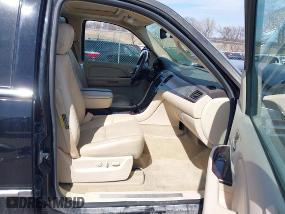 2007 Cadillac Escalade with VIN 1GYFK63887R175010, listed as a IAAI auction lot 41892482 with 121,231 mi miles. Bid and sale history available at carsss.com. Image 5.