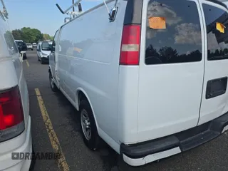 2014 Chevrolet Express Cargo z VIN 1GCSGAFX3E1200712, wystawiony jako IAAI lot #42854205 z przebiegiem 64 421 mil mil oraz . Historia ofert i sprzedaży dostępna na DreamBid. Obrazek 27.