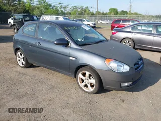 2007 Hyundai Accent SE z VIN KMHCN36CX7U032583, wystawiony jako IAAI lot #42159733 z przebiegiem 113 993 mil mil oraz . Historia ofert i sprzedaży dostępna na DreamBid. Obrazek 1.