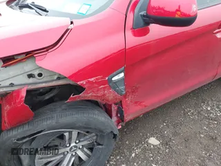 2021 Mitsubishi Outlander ES z VIN JA4APUAU6MU033599, wystawiony jako IAAI lot #42367650 z przebiegiem 20 565 mil mil oraz . Historia ofert i sprzedaży dostępna na DreamBid. Obrazek 18.