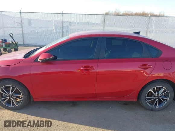 2022 Kia Forte LXS z VIN 3KPF24AD4NE472102, wystawiony jako IAAI lot #41810091 z przebiegiem 45 651 mil mil oraz . Historia ofert i sprzedaży dostępna na DreamBid. Obrazek 14.
