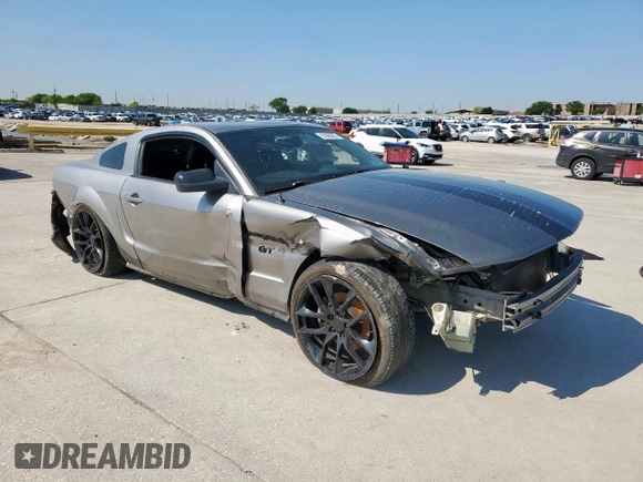 2008 Ford Mustang GT Deluxe z VIN 1ZVHT82H885154382, wystawiony jako Copart lot #51860665 z przebiegiem Nie podano mil oraz Szkoda całkowita • Salvage title. Historia ofert i sprzedaży dostępna na DreamBid. Obrazek 4.