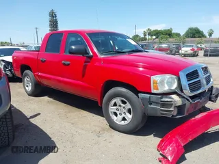 2006 Dodge Dakota SLT z VIN 1D7HE48NX6S588584, wystawiony jako IAAI lot #42348429 z przebiegiem 246 965 mil mil oraz . Historia ofert i sprzedaży dostępna na DreamBid. Obrazek 14.