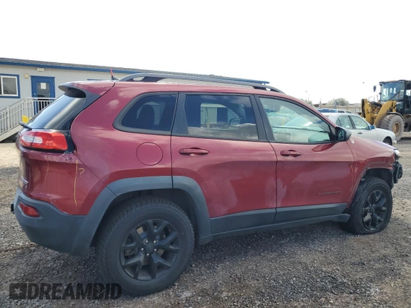 2017 Jeep Cherokee Trailhawk z VIN 1C4PJMBSXHW557783, wystawiony jako Copart lot #53978135 z przebiegiem 103 554 mil mil oraz Szkoda całkowita • Salvage title. Historia ofert i sprzedaży dostępna na DreamBid. Obrazek 3.