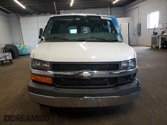 2016 Chevrolet Express Passenger LT with VIN 1GAZGMFG6G1163991, listed as a Copart auction lot 60600655 with 109,637 mi miles and Salvage title. Bid and sale history available at DreamBid. Image 5.