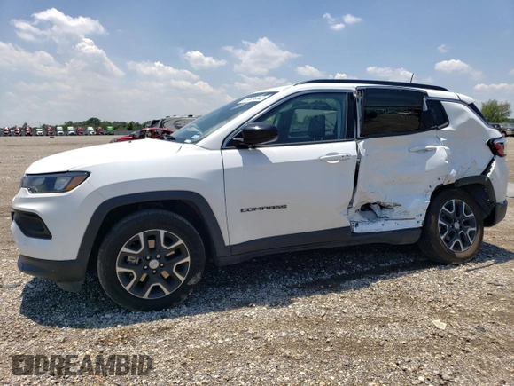 2022 Jeep Compass Latitude with VIN 3C4NJCBB5NT118932, listed as a Copart auction lot 55504443 with 11,152 mi miles and Salvage Title. Bid and sale history available at carsss.com. Image 1.
