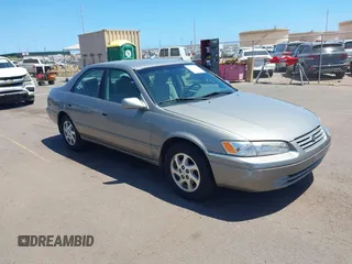 1999 Toyota Camry LE z VIN JT2BF28K4X0196813, wystawiony jako IAAI lot #41977714 z przebiegiem 45 661 mil mil oraz . Historia ofert i sprzedaży dostępna na DreamBid. Obrazek 1.