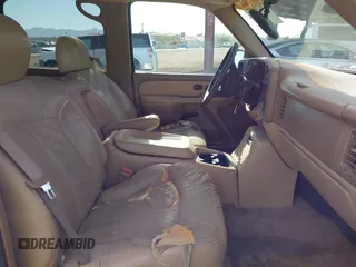 2000 Chevrolet Suburban LT with VIN 3GNFK16T6YG197248, listed as a IAAI auction lot 41624697 with 205,651 mi miles. Bid and sale history available at carsss.com. Image 5.