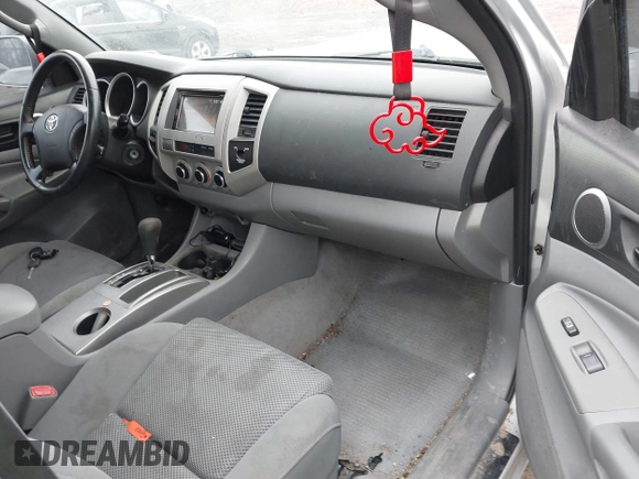 2006 Toyota Tacoma with VIN 5TEUU42N26Z153137, listed as a IAAI auction lot 41802170 with 206,156 mi miles. Bid and sale history available at carsss.com. Image 5.