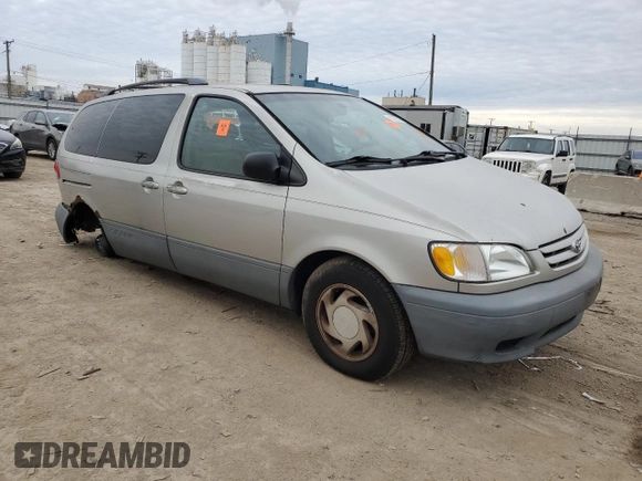 2001 Toyota Sienna LE with VIN 4T3ZF13C01U380455, listed as a Copart auction lot 82256374 with 0 mi miles and Non Repairable. Bid and sale history available at carsss.com. Image 4.