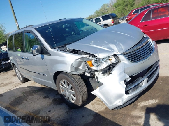 2011 Chrysler Town & Country Touring L z VIN 2A4RR8DG8BR712567, wystawiony jako IAAI lot #42078288 z przebiegiem 144 409 mil mil oraz . Historia ofert i sprzedaży dostępna na DreamBid. Obrazek 1.