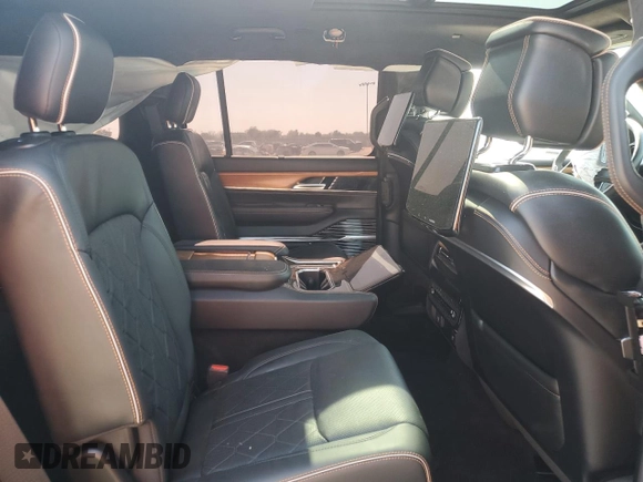 2022 Jeep Grand Wagoneer Series III с VIN 1C4SJVGJ6NS196992, выставлен на аукционе Copart как лот 52117945 с пробегом 30 898 миль миль и Списание • Salvage title. История ставок и продаж доступна на DreamBid. Изображение 11.