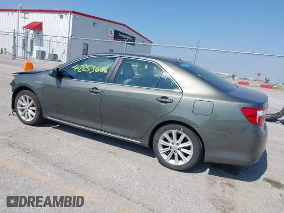 2012 Toyota Camry XLE z VIN 4T1BD1FK7CU037762, wystawiony jako IAAI lot #42253606 z przebiegiem 130 888 mil mil oraz . Historia ofert i sprzedaży dostępna na DreamBid. Obrazek 3.