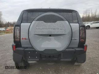 2024 GMC Hummer EV 2X with VIN 1GKB0NDE8RU103804, listed as a Copart auction lot 81366274 with 7,584 mi miles and Salvage Title. Bid and sale history available at carsss.com. Image 6.
