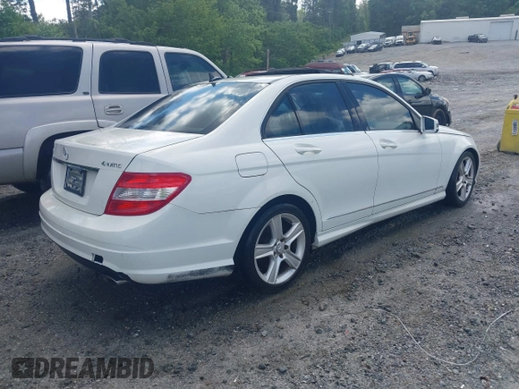 2010 Mercedes-Benz C 300 Sport z VIN WDDGF8BB5AR113133, wystawiony jako IAAI lot #42193528 z przebiegiem 154 269 mil mil oraz . Historia ofert i sprzedaży dostępna na DreamBid. Obrazek 4.