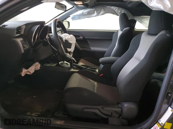 2016 Scion tC z VIN JTKJF5C75GJ022789, wystawiony jako Copart lot #54305435 z przebiegiem 49 007 mil mil oraz Szkody całkowita. Historia ofert i sprzedaży dostępna na DreamBid. Obrazek 7.