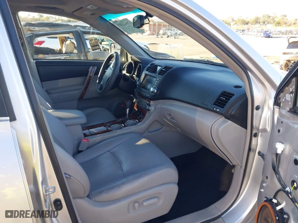 2011 Toyota Highlander Limited with VIN 5TDYK3EH3BS030851, listed as a IAAI auction lot 41632465 with 249,790 mi miles. Bid and sale history available at carsss.com. Image 5.