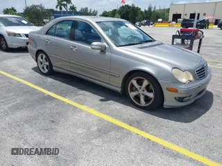 2005 Mercedes-Benz C 230 Kompressor z VIN WDBRF40J75A783792, wystawiony jako IAAI lot #42772016 z przebiegiem 137 891 mil mil oraz . Historia ofert i sprzedaży dostępna na DreamBid. Obrazek 1.