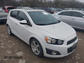 2012 Chevrolet Sonic LTZ z VIN 1G1JE6SH3C4211775, wystawiony jako IAAI lot #41713494 z przebiegiem 185 616 mil mil oraz . Historia ofert i sprzedaży dostępna na DreamBid. Obrazek 1.